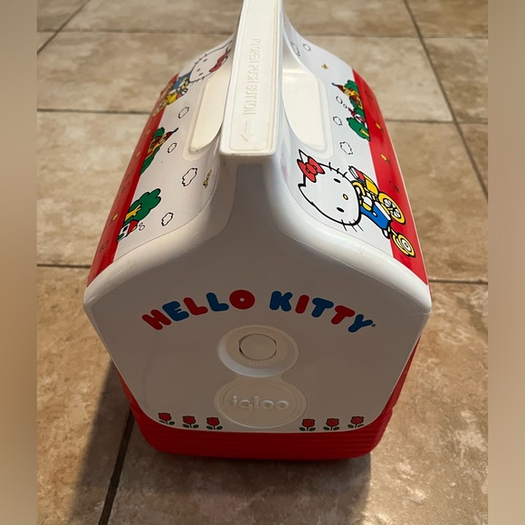 Hello Kitty Igloo Cooler Mini Playmate 4QT RED Lunch Picnic Limited Edition - Picture 4 of 8